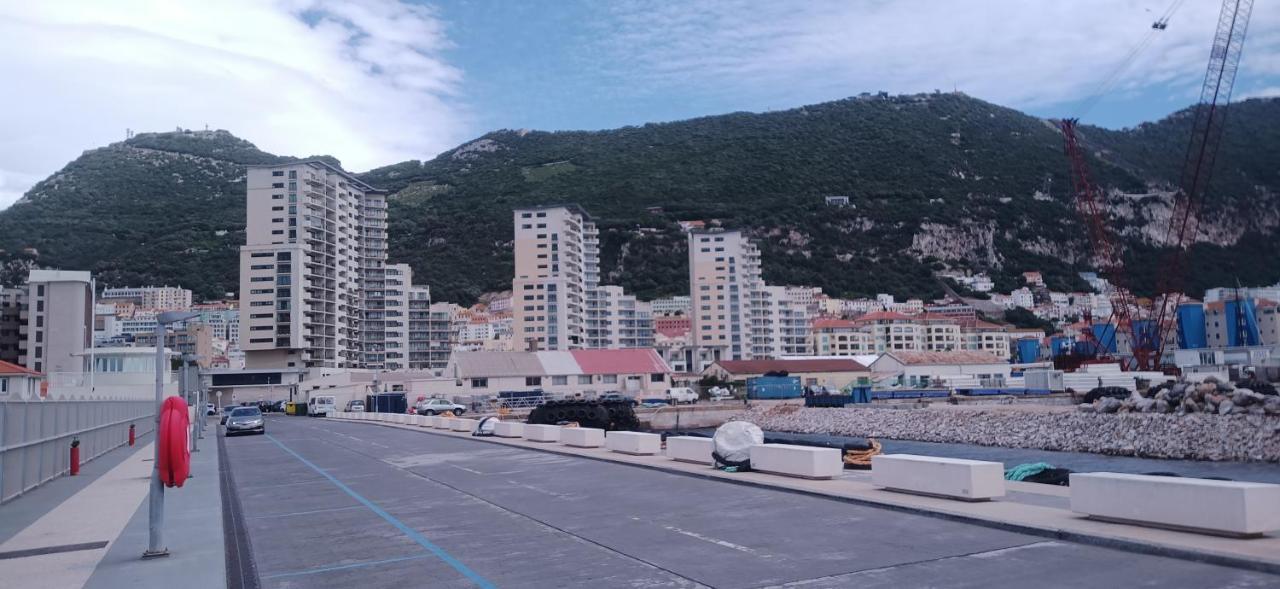 Kings Wharf Quay29 - Large Studio Apartment With 3 Pools - Gym - Rock Views - Holiday And Short Let Apartments In Гибралтар Экстерьер фото